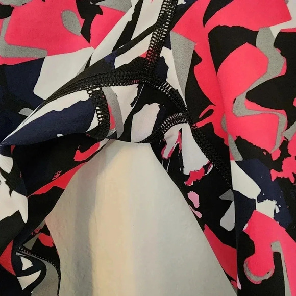 Lululemon Pace Rival pink and black capri leggings size 6 - Picture 4 of 8